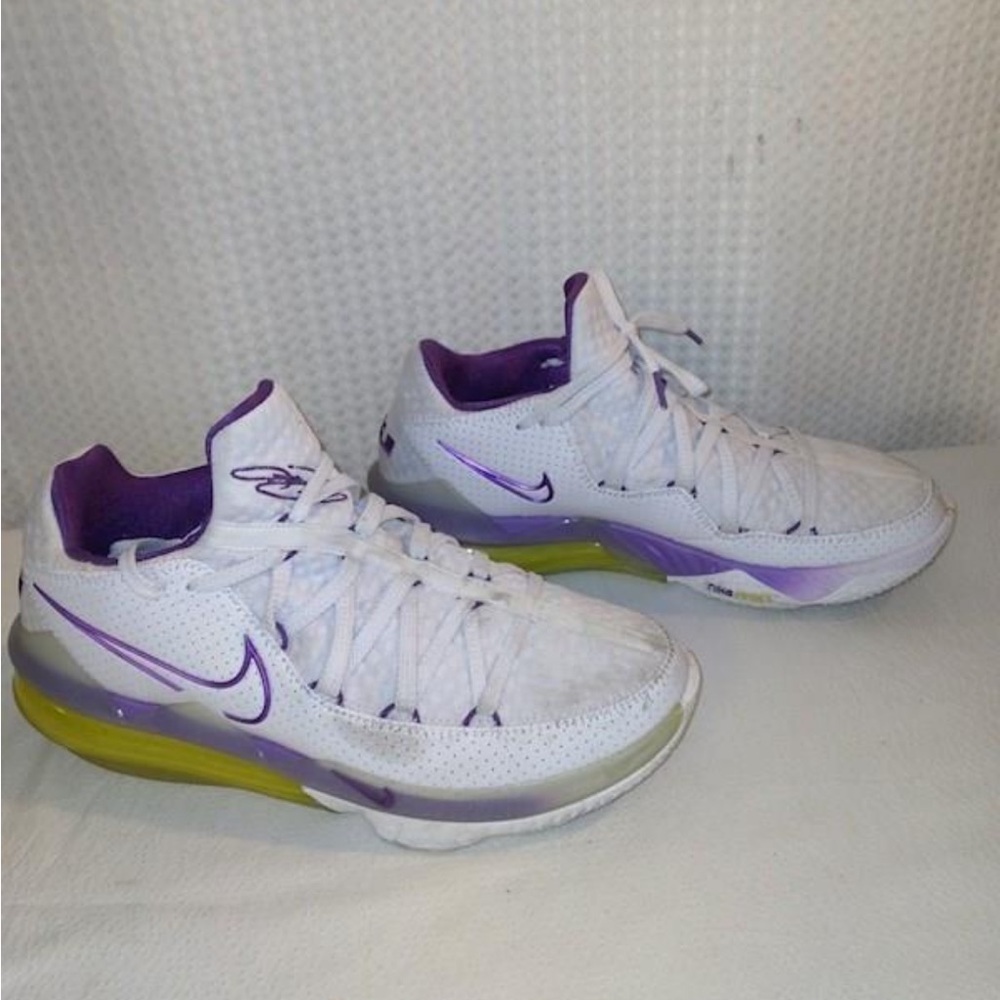 Nike Men’s Lebron 17 Low Lakers Basketball CD5007-102 Size 11